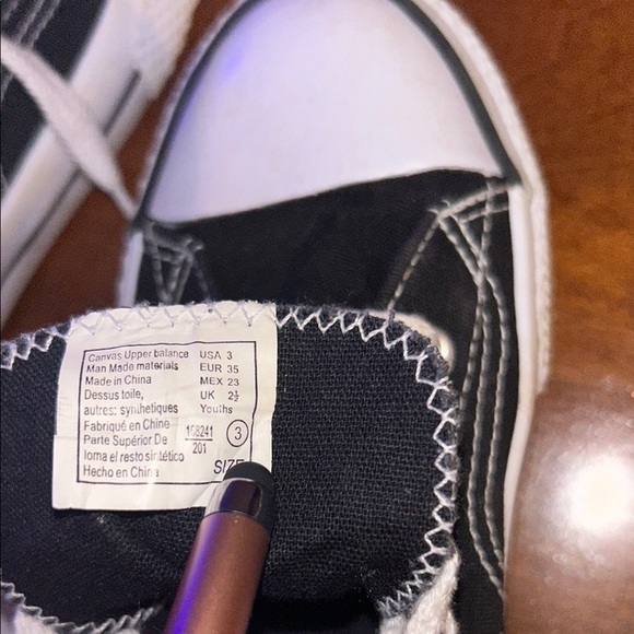 Unisex Airwalk Black and White Canvas Sneakers Timeless Design - Picture 9 of 12